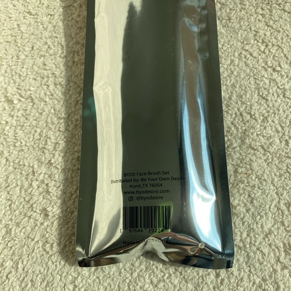 NEW BYOD 3 Piece Face Brush Set: Foundation, Contour, Highlighter Makeup Brushes - Picture 7 of 9